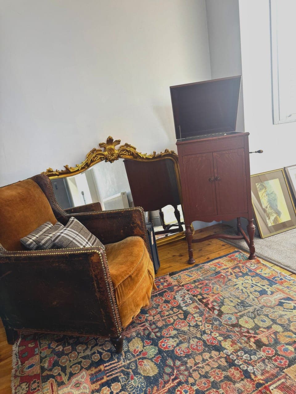 Living Room / Lounge