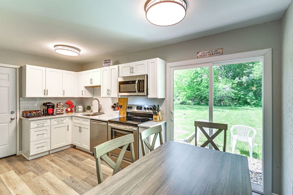 Dining Area | Dishware & Flatware | Central A/C & Heat | Single-Story Home