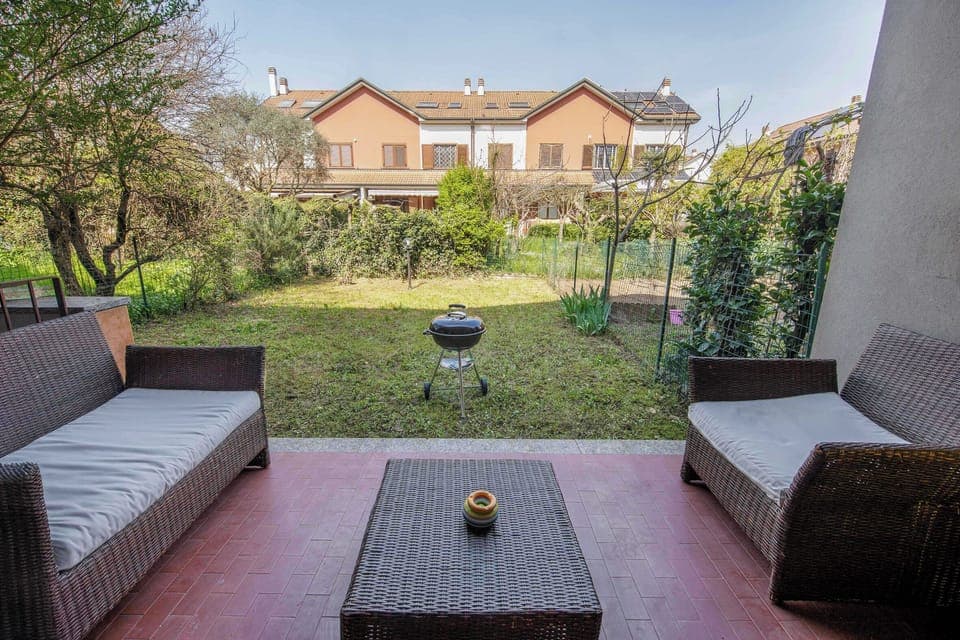 Giardino con Barbecue (1)