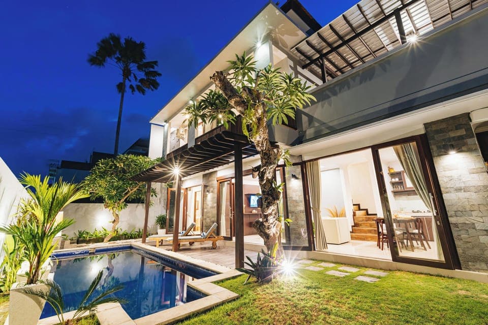 Evening ambiance by the pool with warm lighting – Griya Purnama