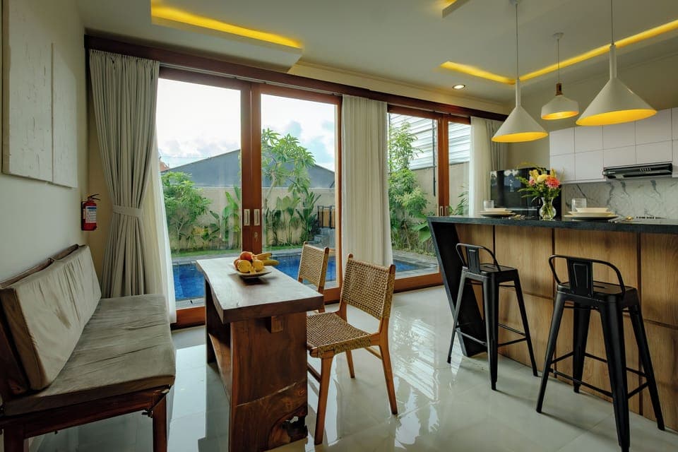 Fully equipped kitchen and dining table at Vil’latu Ubud