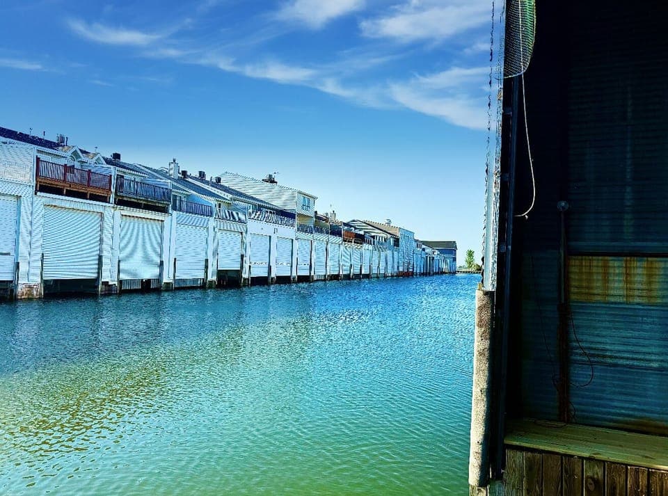 Entryway Bench & Dock Views
Drop your beach bag or grab a seat on this charming bench by the door, complete with views of the boathouse and dock.