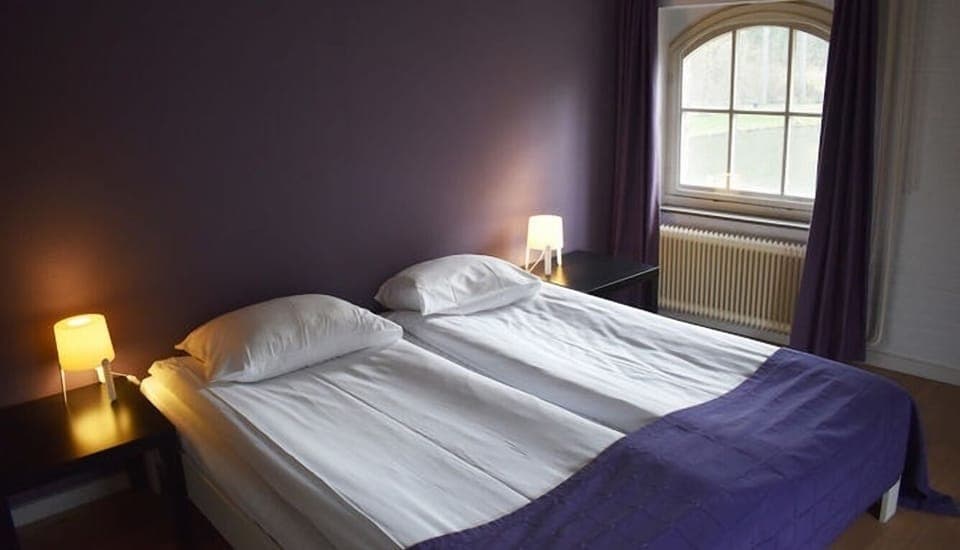 Unit with 4 twin beds. Exact unit will be assigned upon arrival. Views, colors, and decor may vary.