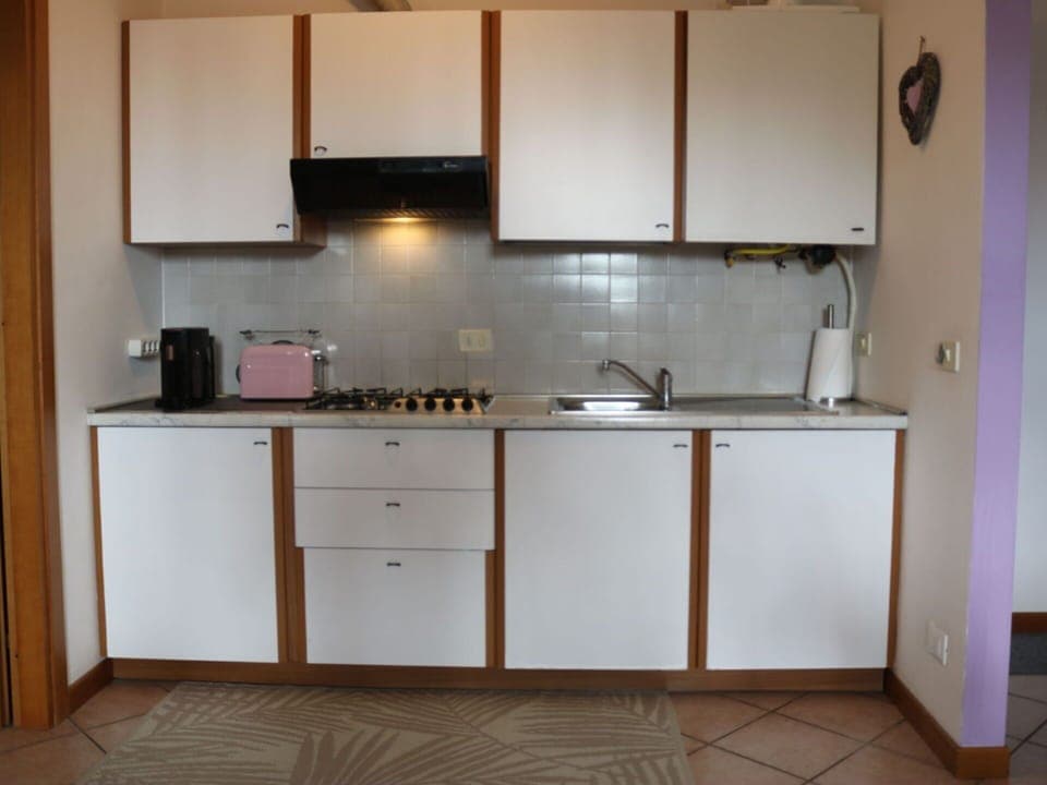 Kitchen, Kitchen Appliance, Major Appliance, Countertop, Wood, Kitchen Sink, Cabinetry, Kitchen Stove, Stove, Flooring