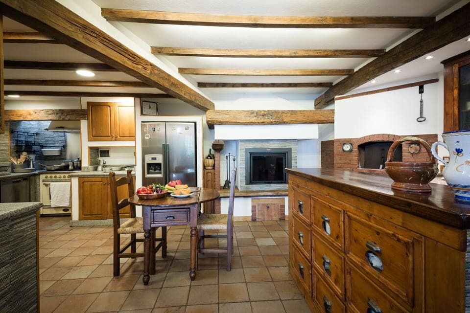 Furniture, Interior Design, Kitchen, Cabinetry, Flooring, Wood, Countertop, Ceiling, Floor, Room