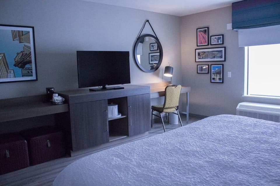 Set up your laptop and enjoy an easy, organized stay.