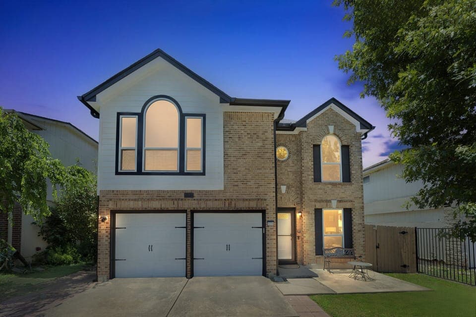 Garage, Indoors, Bench, Furniture, Desk