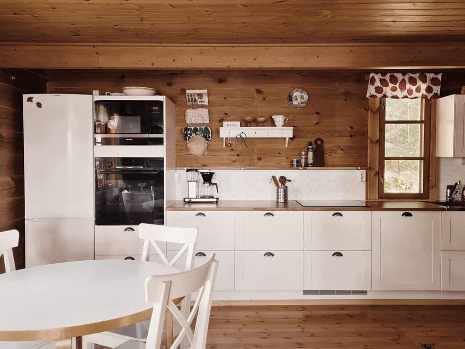 The cottage`s renovated kitchen is fully equipped, where you can prepare delicious meals.