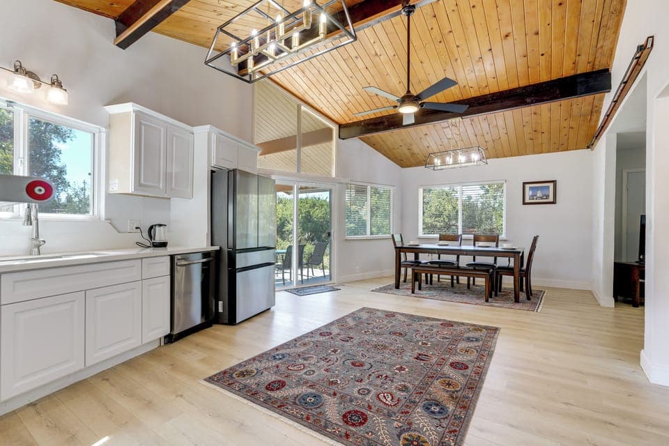 Kitchen & Dining Area | Dishware/Flatware | Single-Story Home