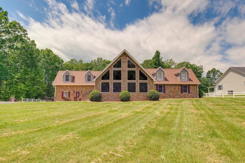 Louisa Vacation Rental | 4BR | 5BA | 7 Steps Required | 2,800 Sq Ft