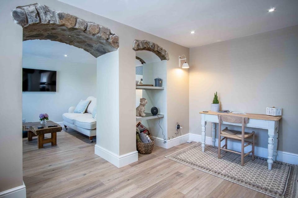 Wood Cottage - 3 Bedroom - Bishopston Swansea (7639)