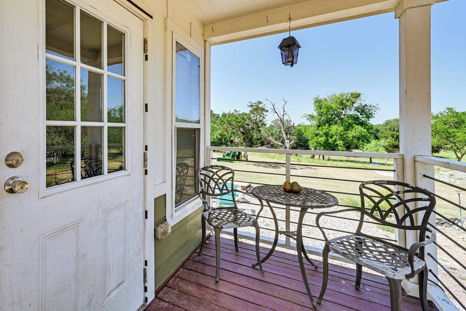 Kempner Vacation Rental | 1BR | 1BA | 800 Sq Ft | 5 Steps to Enter