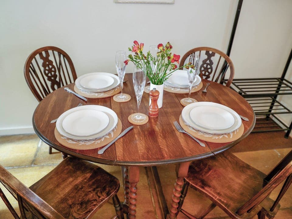 Dining table | Pam&rsquo;s Cottage, Cheltenham