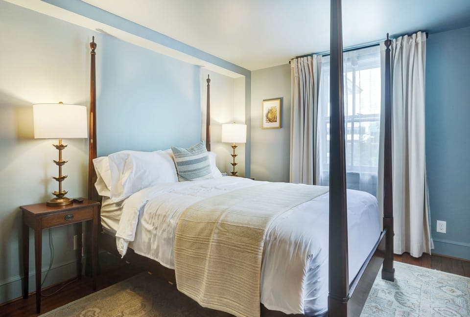 Queen Room #18