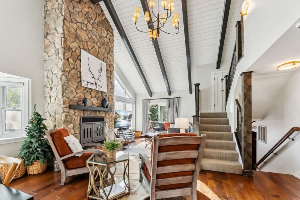 Beautiful, open concept living with vaulted ceilings, natural light, and beautiful views