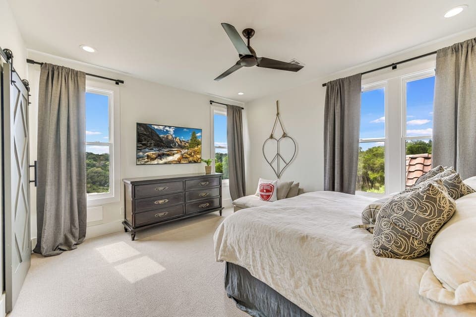 King Bedroom- 2nd floor