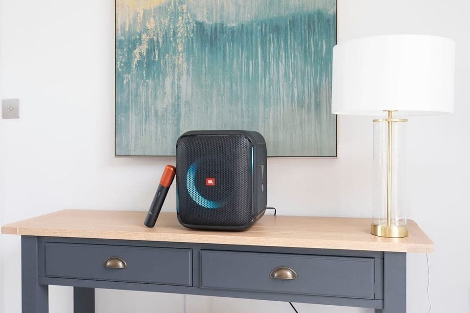 Living Room / Lounge