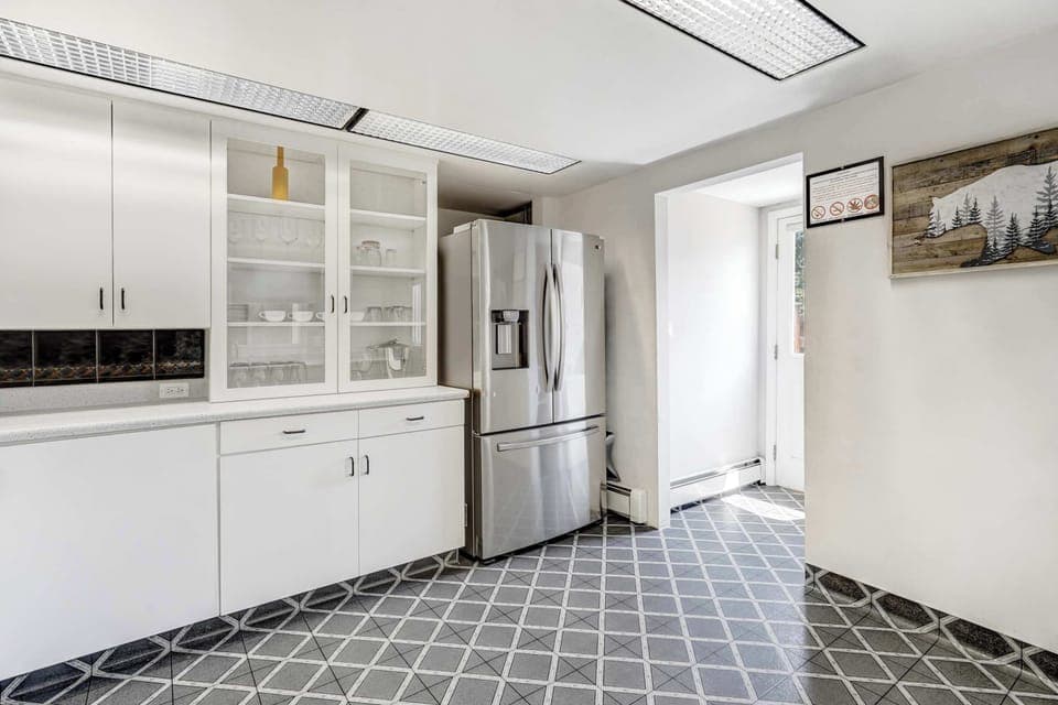 Whip up meals with ease in this bright, fully equipped kitchen featuring modern appliances, ample counter space, and classic cabinetry.







