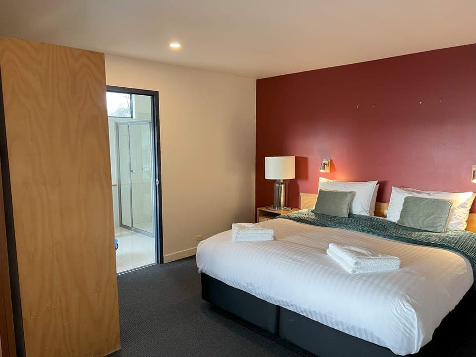 Vineyard Vista - King Bedroom Suite