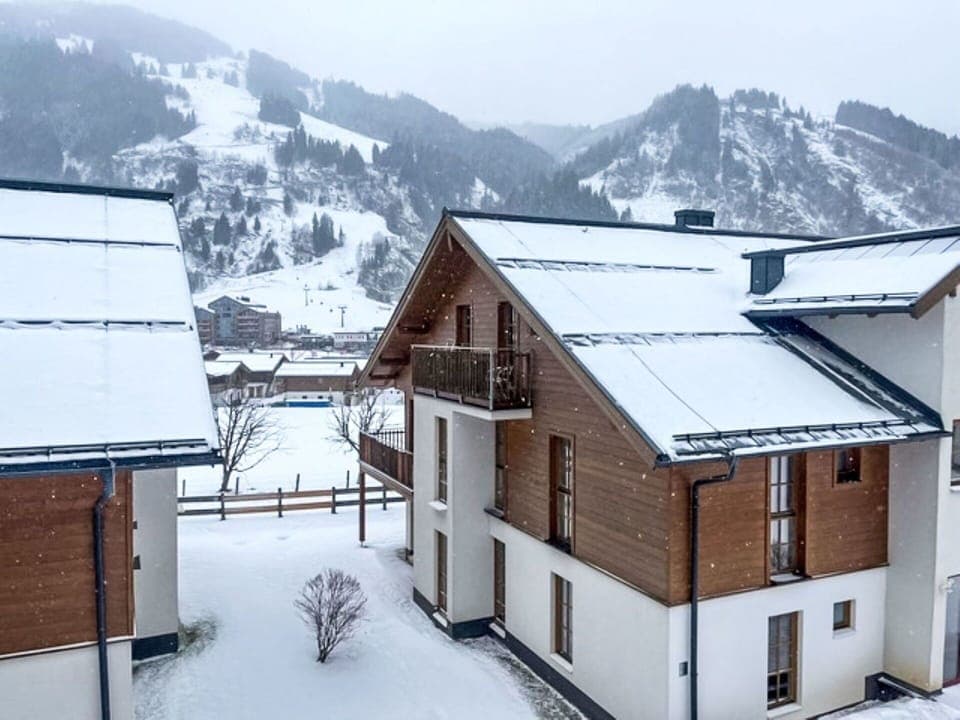 House, Home, Cottage, Slope, Freezing, Mountain Range, Hill Station, Winter, Snow, Balcony