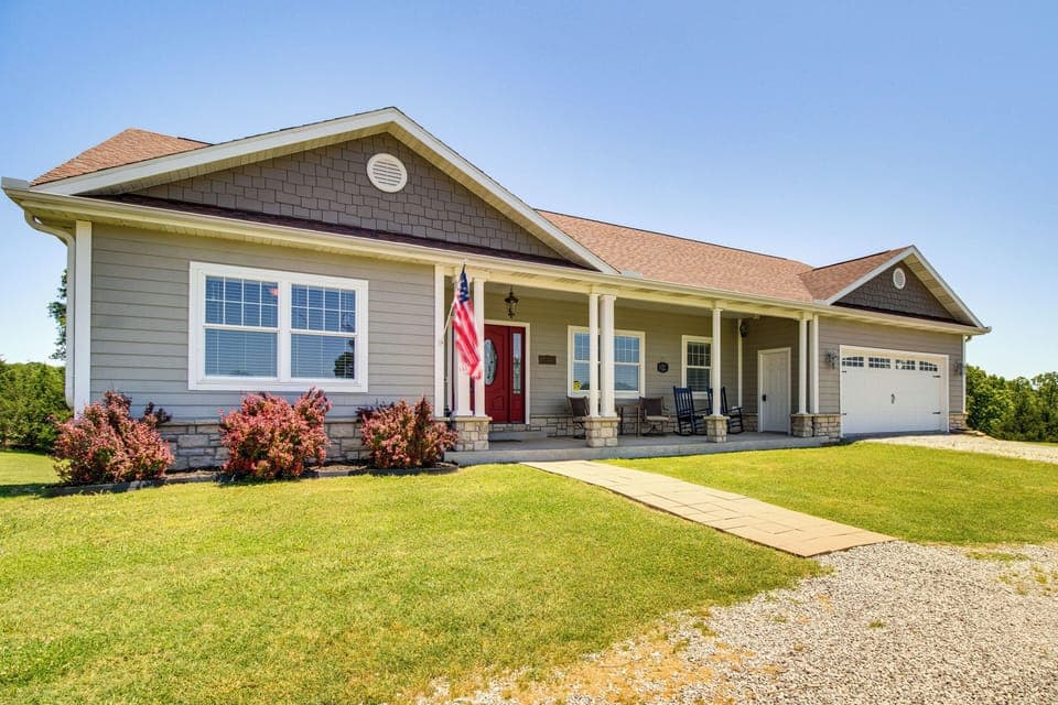 Mountain Home Vacation Rental | 5BR | 3BA | 3 Steps to Enter | 4,500 Sq Ft