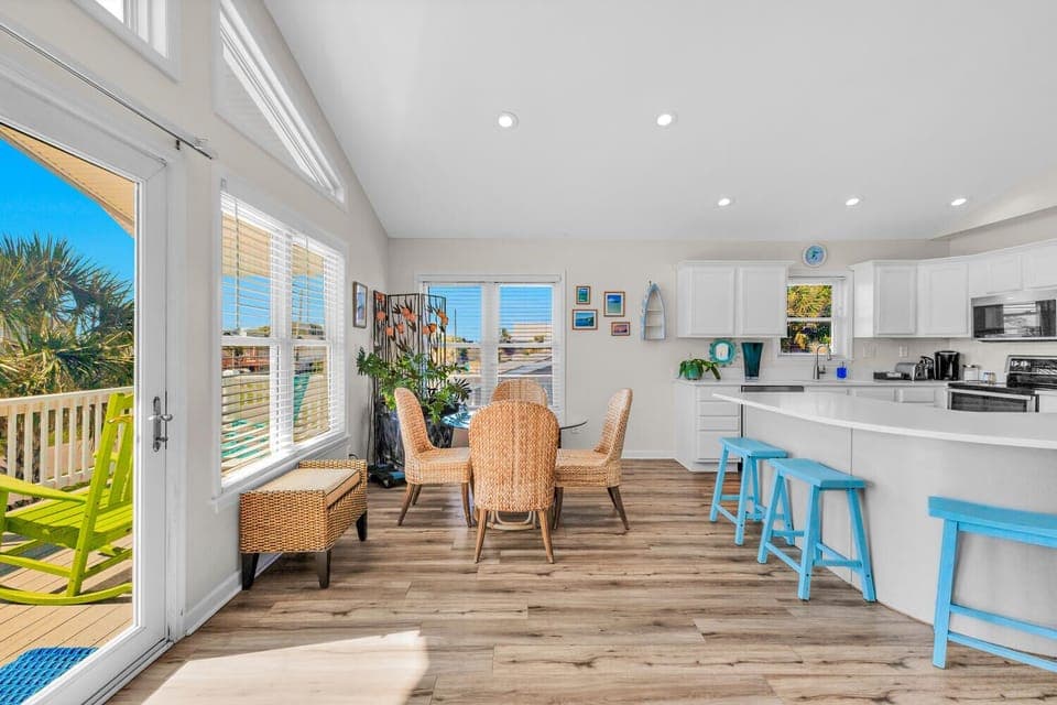 Kitchen  Eating Area