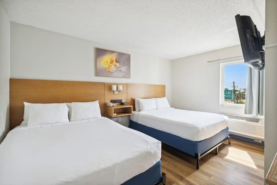 2 Queen size beds