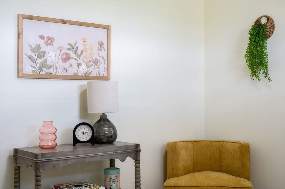 Sitting area in bedroom 2