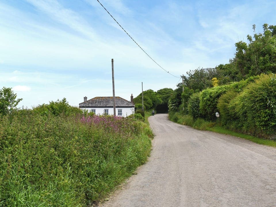 Driveway | Roseland Roost - Roseland Rendevous, Truro