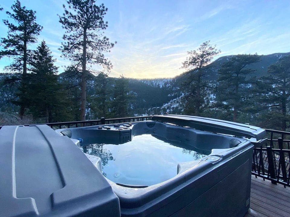 Hot Tub Oasis: Unwind with stunning mountain views and a refreshing soak under the sky!