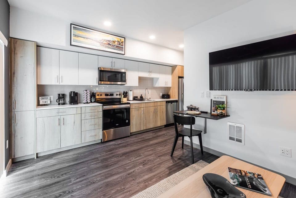 Fully-equiped kitchen with all the essentials, including complimentary coffee