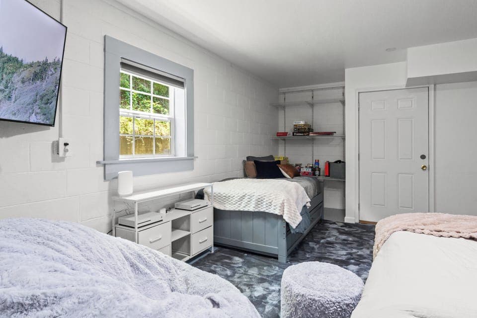 Another view of the bedroom in the basment that include a trundle twin size bed.