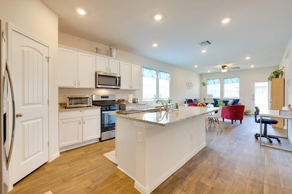 Kitchen | Dual Drip/Pod Coffee Maker | Dishwasher | Toaster Oven