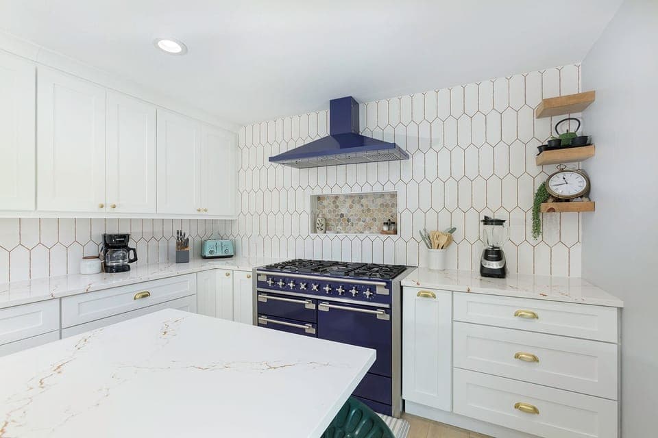Updated, well-equipped kitchen