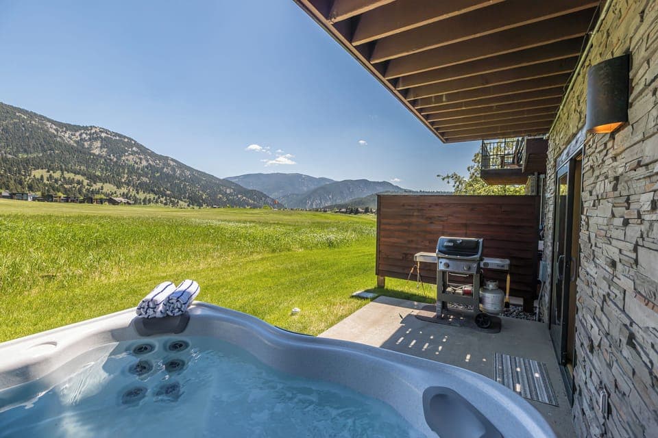 Enjoy your private hot tub all year-round | Exterior