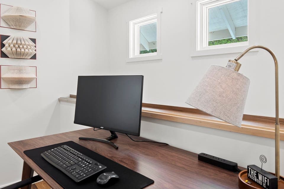 Workstation with wifi printer