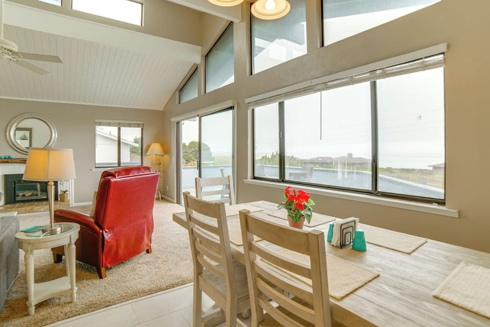 Dining Area | Dishware/Flatware