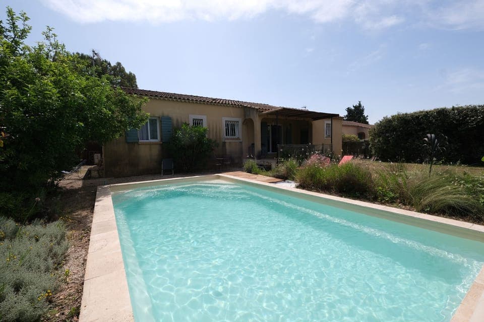 Holiday rental MOURIES house for rent with pool for 4 people. Online booking with Plaisirs & Maisons de Provence