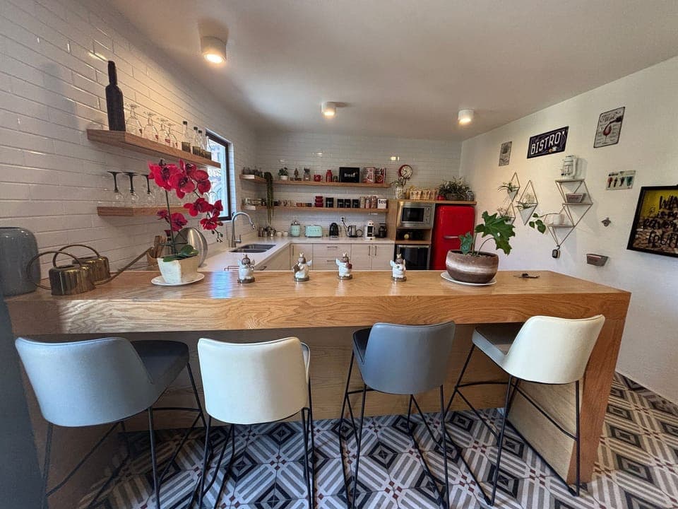 Kitchen or kitchenette