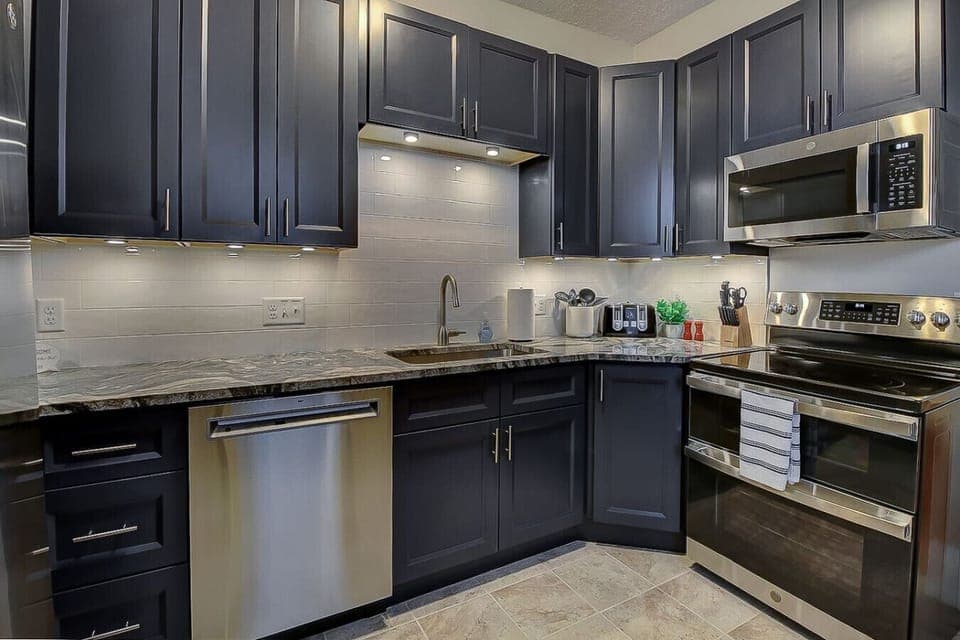 Brand-new stainless-steel appliances. Combo oven and air fryer.