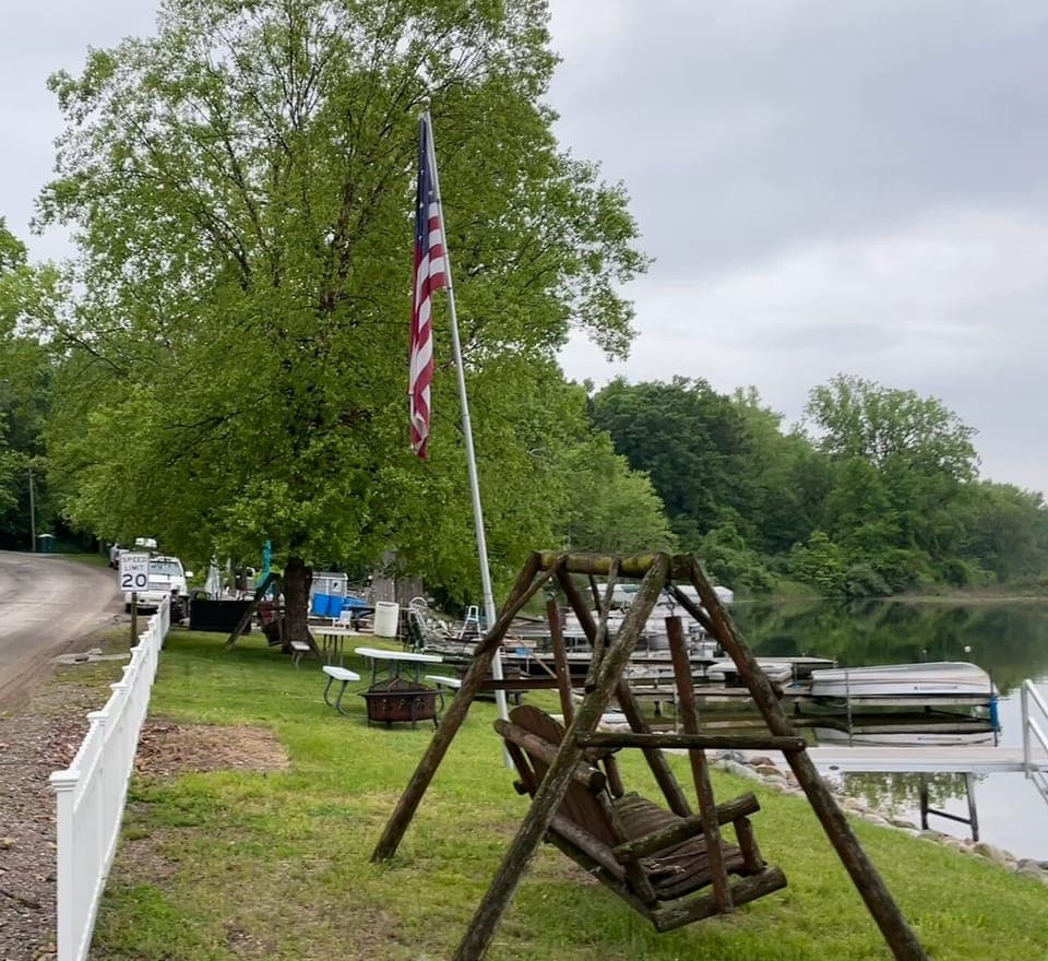 Stone Lake Cottage Retreat: Just steps from public lake access.