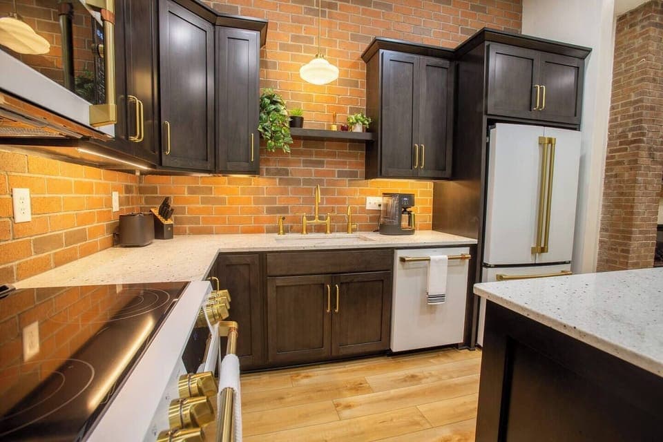 e4b611b8-fb5c-4ba6-b47a-380e26a57075