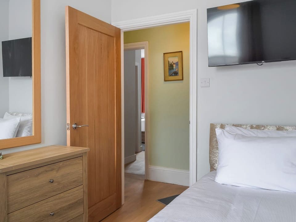 Twin bedroom | The Swale - Flat 4 - Holgreaves Apartments, York
