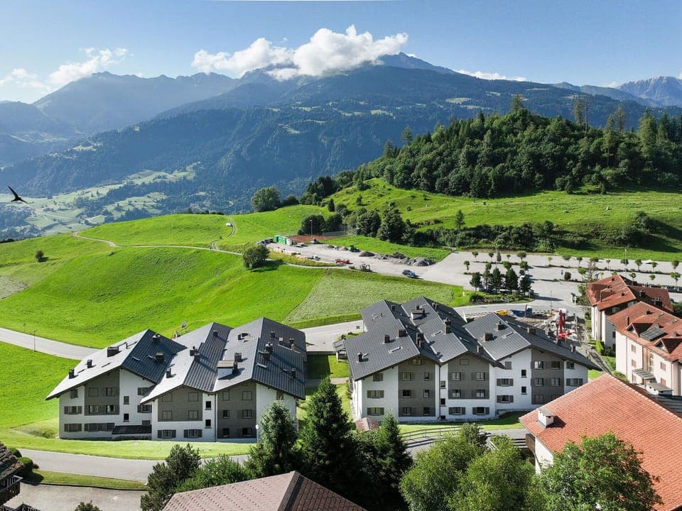 Building, Residential Area, Neighbourhood, Architecture, House, Home, Human Settlement, Urban Design, Suburb, Village