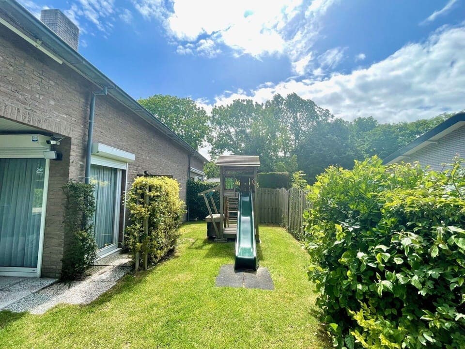 Shrub, Residential Area, Home, Garden, Landscaping, Cottage, Lawn, Backyard, Yard, Estate