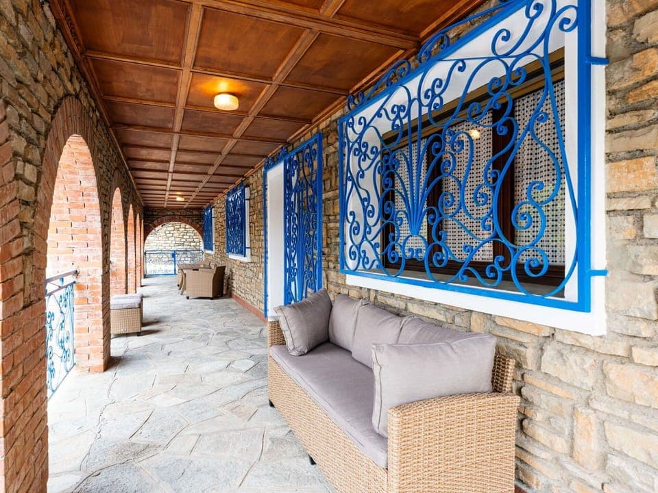 Tree, Road Surface, Automotive Exterior, Car, Public Space, Asphalt, Street, Parking, Family Car