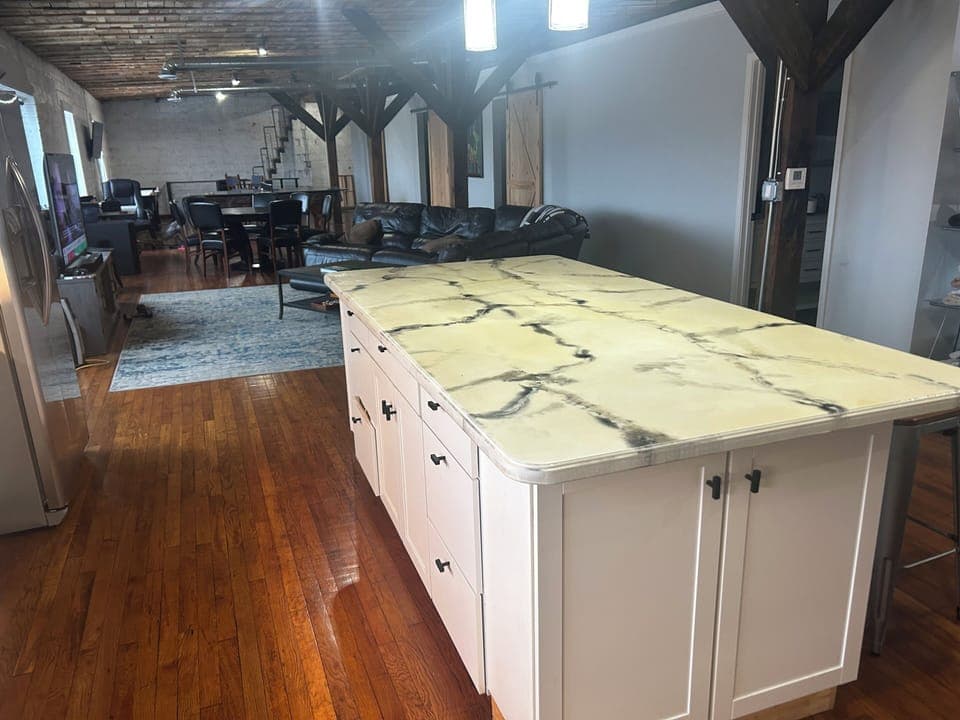 Big table island....where you will be most of the time entertaining. 