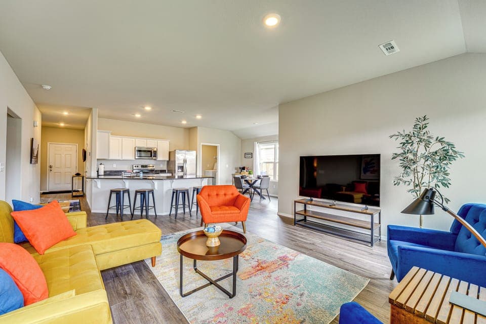 Living Room | Central A/C | Free WiFi