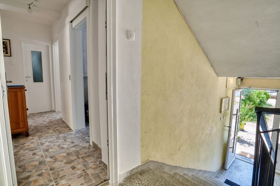 Entrance of the apartment and 1 row of stairs