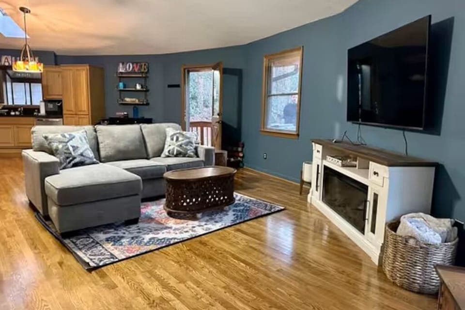 living room, comfortable couch, blankets, fireplace and smart tv with WIFI